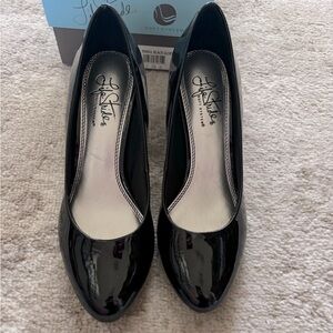 Brand new- Life Stride Black Patent Heels